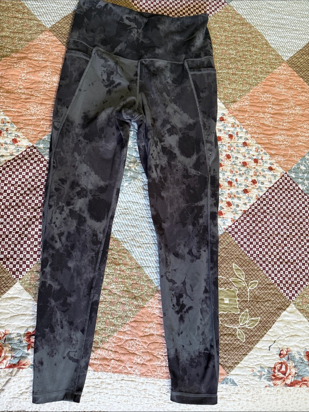 Danskin women’s athletic leggings size medium